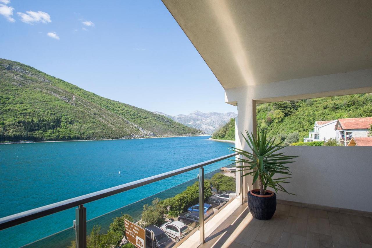 Apartments Maxhit Tivat Eksteriør billede