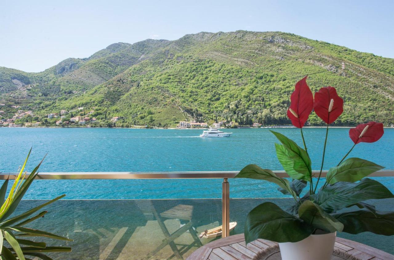 Apartments Maxhit Tivat Eksteriør billede