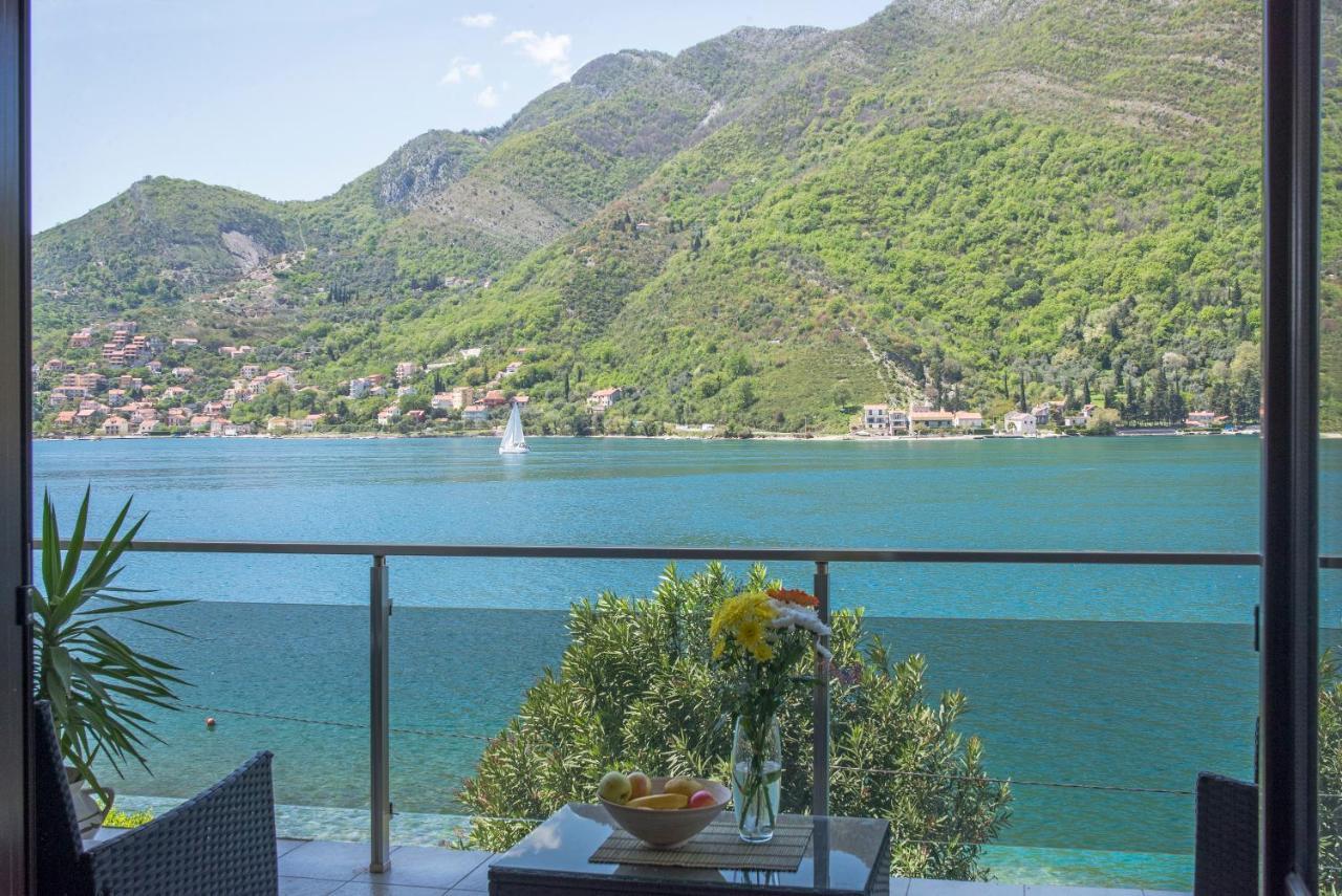 Apartments Maxhit Tivat Eksteriør billede