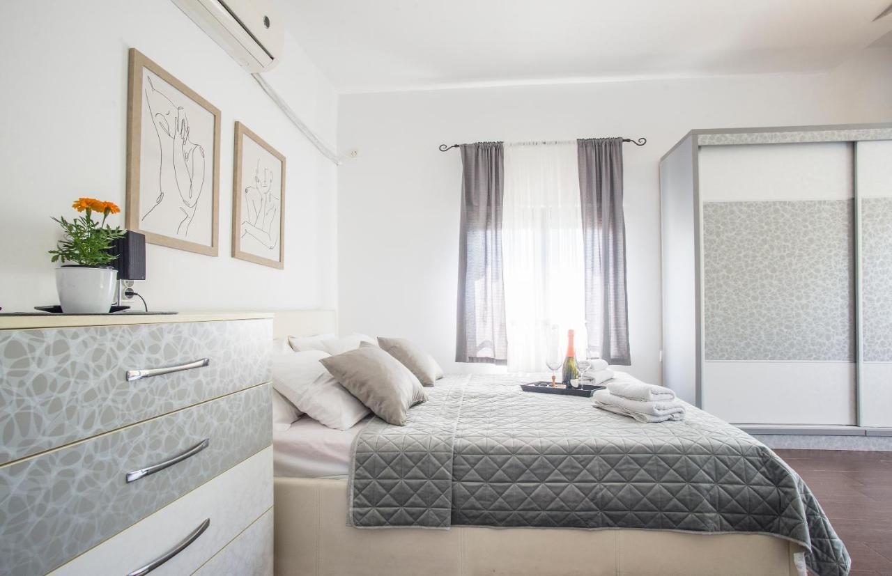 Apartments Maxhit Tivat Eksteriør billede