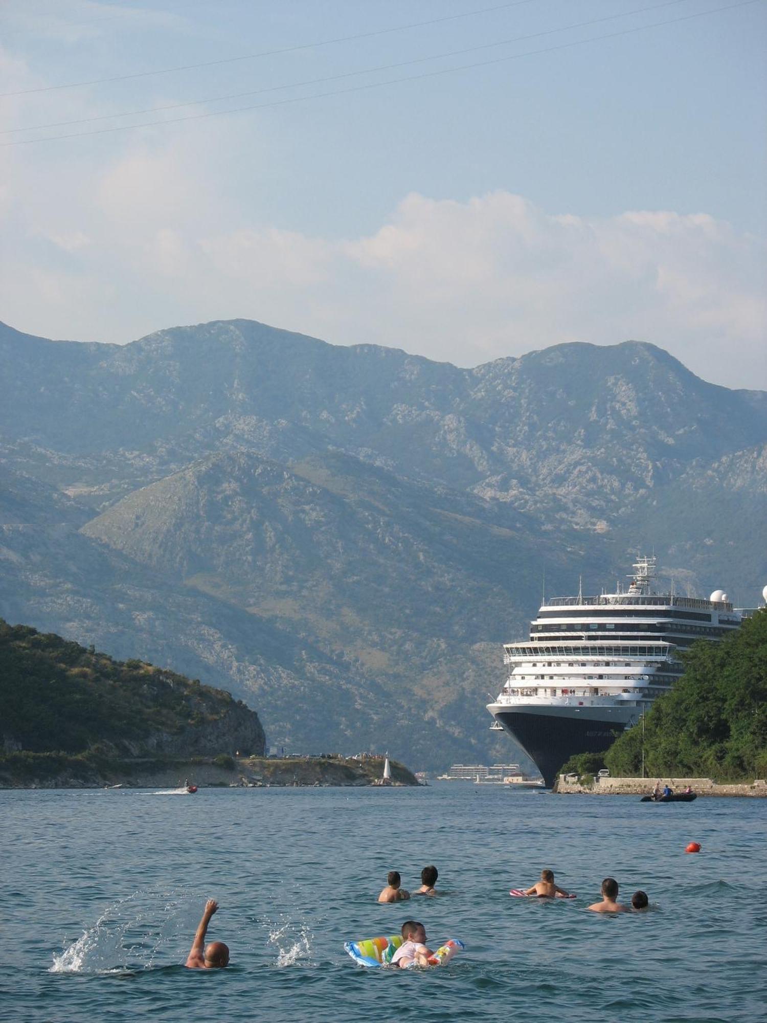 Apartments Maxhit Tivat Eksteriør billede