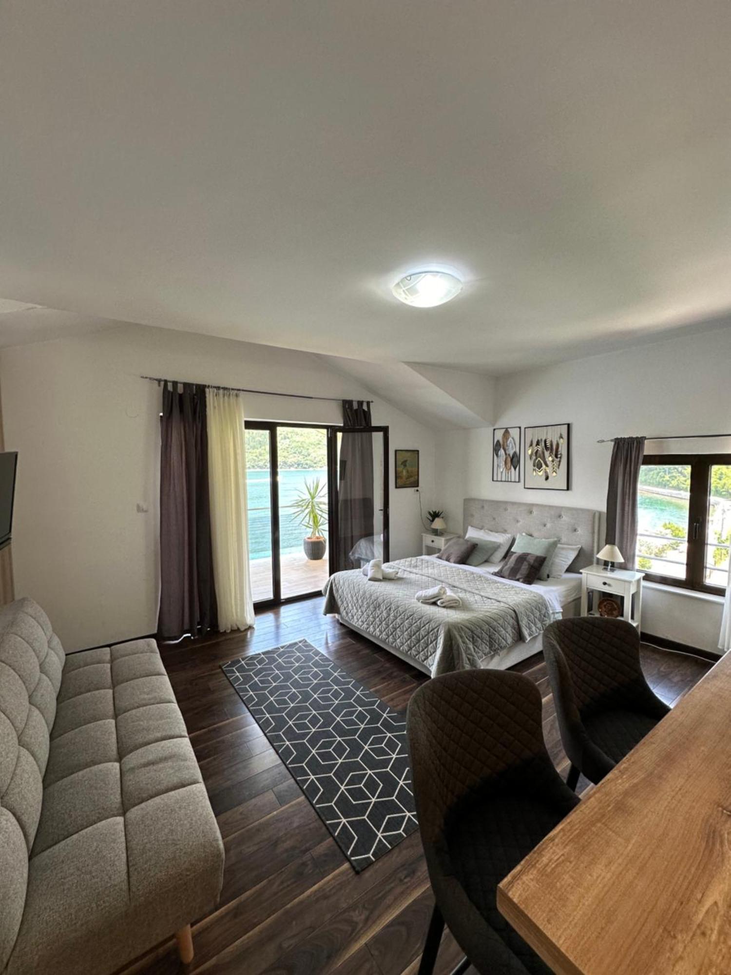 Apartments Maxhit Tivat Eksteriør billede