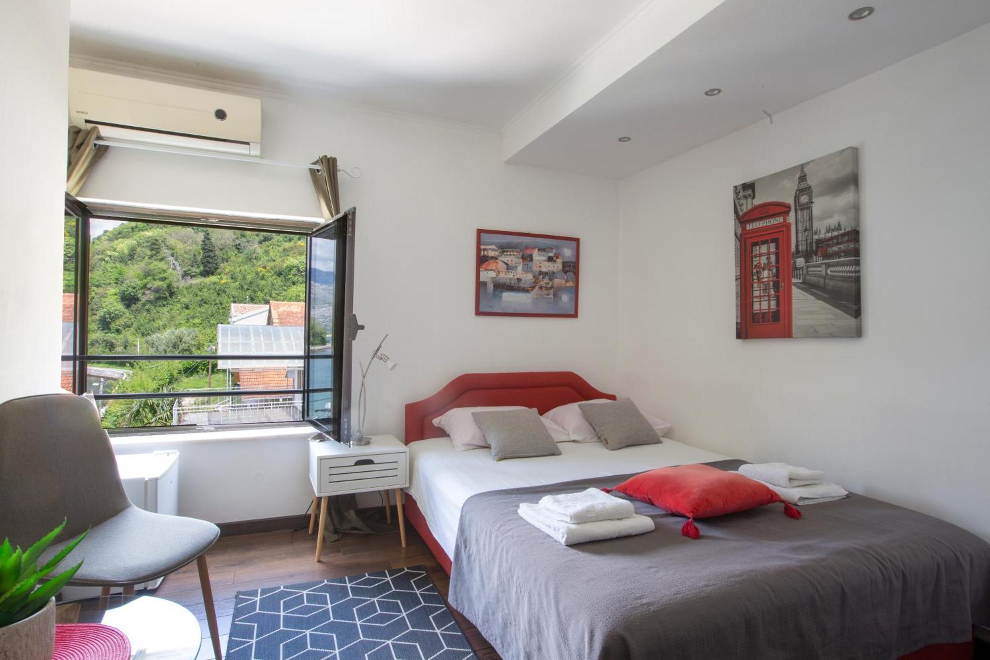 Apartments Maxhit Tivat Eksteriør billede