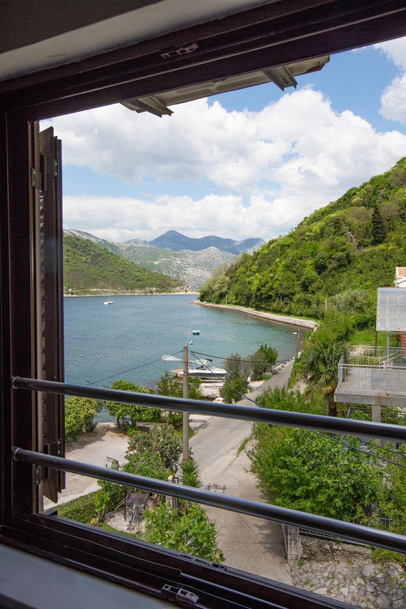 Apartments Maxhit Tivat Eksteriør billede